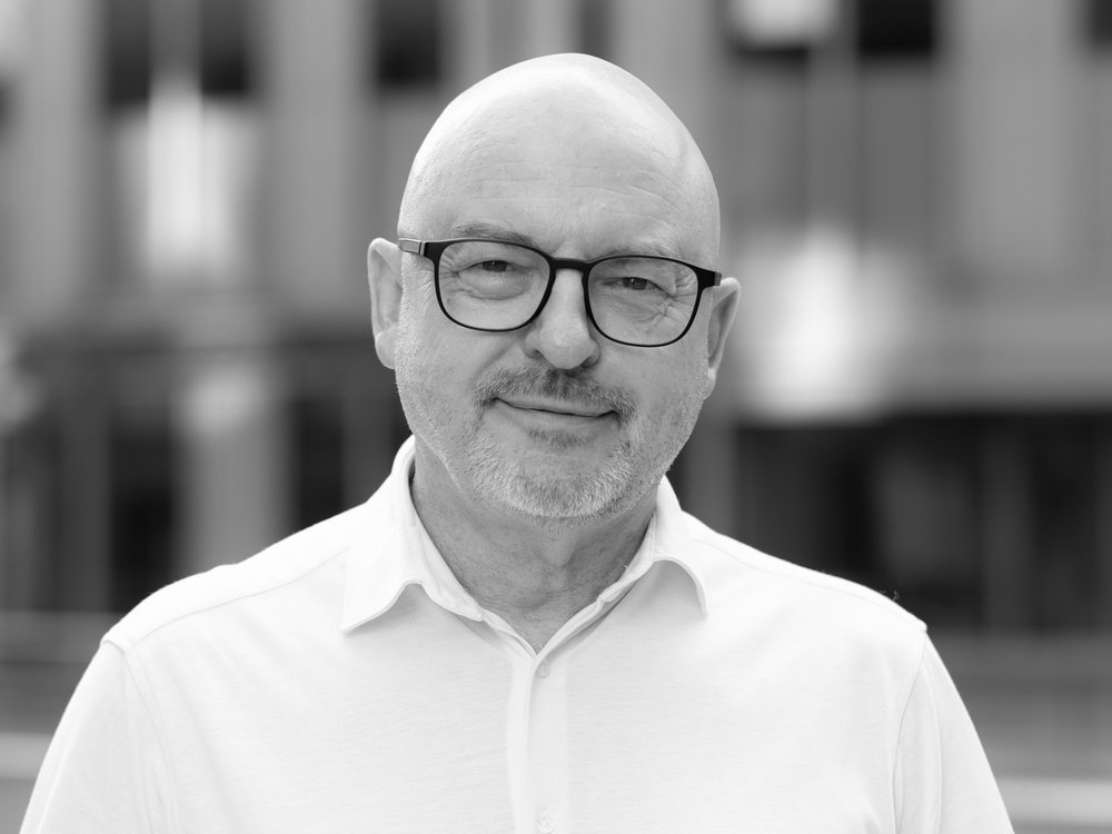 Dr Peter Höher